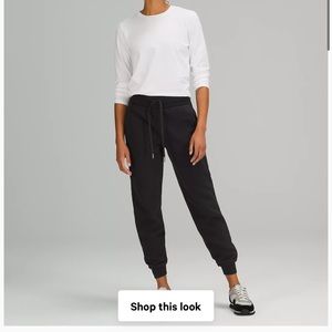 Lululemon scuba jogger size 4